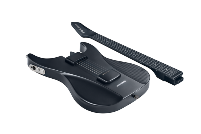 AeroBand Guitar Black 専用バッグ、マイク、アクセサリー付 AeroBand Guitar with Bag + FREE Gifts (Microphone, Strap, Strings